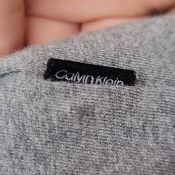 Calvin Klein Liquid Touch Gray t-shirt, Size M - Picture 4 of 9